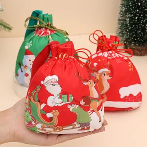 Sacchetti regalo di Natale con coulisse e stampe a cartoni animati di Babbo Natale per dolci.