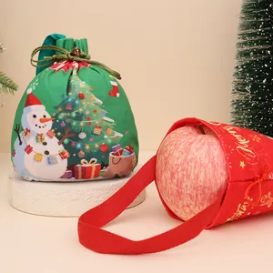 Set di sacchetti regalo di Natale con stampe di pupazzo di neve e albero per mele