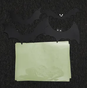 Juego de espeluznantes murciélagos de pared de Halloween con hojas adhesivas negras.