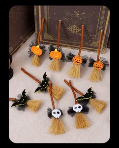 Mini escobas de bruja para Halloween de 15cm con adornos de calabaza y murciélago