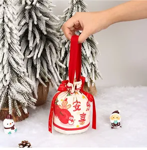 Sac cadeau de Noël festif en toile avec cordon de serrage et jolis motifs de Noël.
