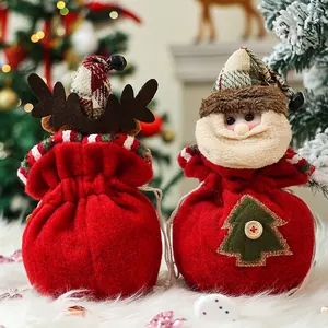 Sacchetti regalo di Natale festivi in feltro rosso con Babbo Natale e renne