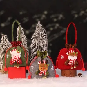Set van drie kerstcadeauzakjes met trekkoord, sneeuwpop en rendier versieringen