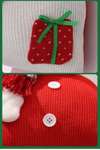 Makro-Detail der gemütlichen Strickstruktur und festlichen Schleife einer Weihnachtstüte