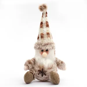 Handgemaakte gebreide kerstkabouter knuffel met bruine geruite hoed en witte baard decoratie