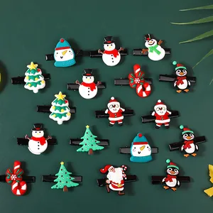 Detailansicht bunter Weihnachts-Haarspangen mit Weihnachtsmann- und Schneemannmotiven