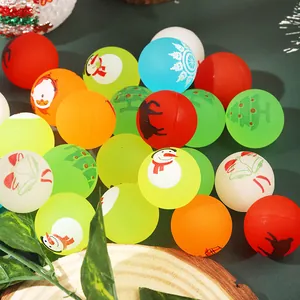 Kleurrijke kerst rubberen stuiterballen met sneeuwpop en rendier prints voor cadeaus