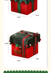 Detail van 12cm kubus kerst Sherpa geschenkdoos met pluche rendier en gestreept lint