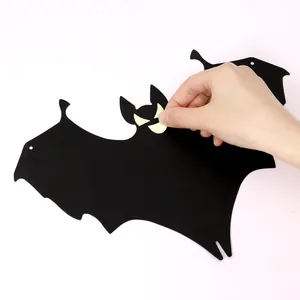 Decoración de murciélago negro colgante para Halloween con ojos brillantes para jardín