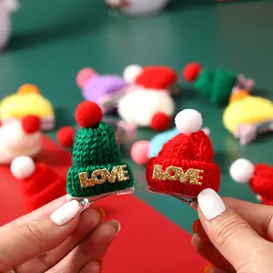 Süße Weihnachts mini Strickmütze Haarklammern mit goldglitzerndem LOVE Buchstaben Dekor