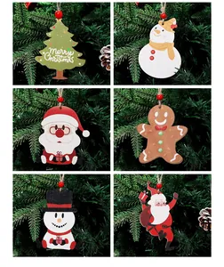 Lot de six suspensions de Noël en bois avec Père Noël, bonhomme de neige et pain d'épices.