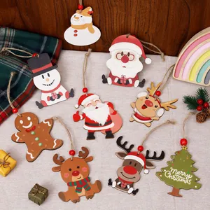 Ensemble d'ornements de Noël en bois avec le Père Noël, des rennes et des bonhommes de neige