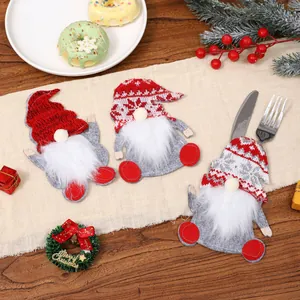 Juego de porta cubiertos de gnomo de Navidad con cuchillo y tenedor de mesa festiva