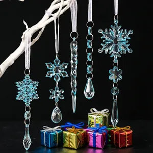 Transparente blaue Acryl-Weihnachtszapfen und Schneeflocken Ornamente für Weihnachtsbaum.