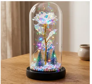 Rosa galaxia holográfica en cúpula de vidrio con luces LED y mini pinos decorativos