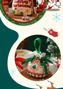 Detailansicht eines festlichen Weihnachts-Geschenkbeutels mit einer grünen Schleife aus Seide