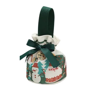 Sacchetto regalo di Natale con Babbo Natale e pupazzo di neve e nastro verde