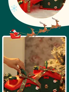 Detailansicht einer festlichen weihnachtlichen Geschenkbox in Hausform mit Schleife