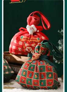 Sacs cadeaux de Noël en toile avec cordon, motifs de Père Noël et renne peluche