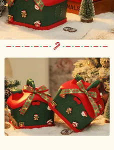 Detaillierte Nahaufnahme der rot-grünen Weihnacht Geschenkbox und Spardose in Hausform.