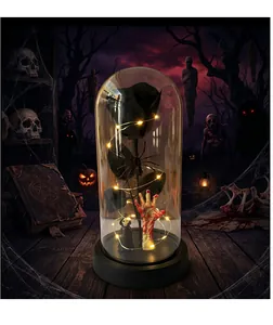 Rosa negra gótica de Halloween en cúpula de cristal con luces LED y figuras