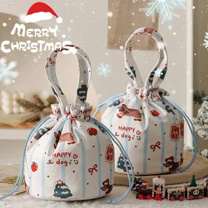 Feestelijke kerstcadeautas van canvas met schattige honden- en boomprint