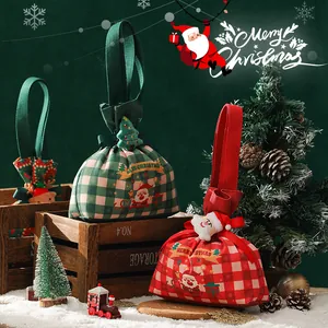 Sacs cadeaux de Noël festifs en toile à carreaux rouge et vert avec motif Père Noël