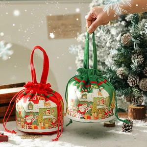 Bolsas de regalo de Navidad rojas y verdes con cordón e impresiones de Papá Noel