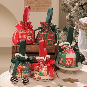 Sacchetti regalo di Natale in tela con coulisse e manico per le festività e i regali.
