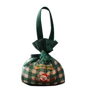 Sac cadeau de Noël festif en toile avec cordon, motif Père Noël et sapin en peluche