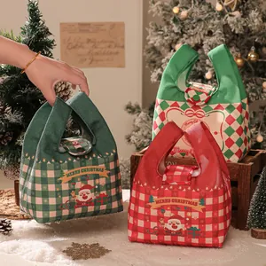 Sacchetti regalo di Natale festivi in tela con Babbo Natale e motivi a quadretti