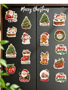 Detailansicht bunter Cartoon Weihnachts Kühlschrankmagnete auf dunklem Grund