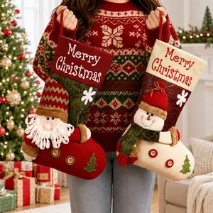 Grote pluche kerstsokken met kerstman- en sneeuwpopontwerpen voor kerstcadeaus en decor