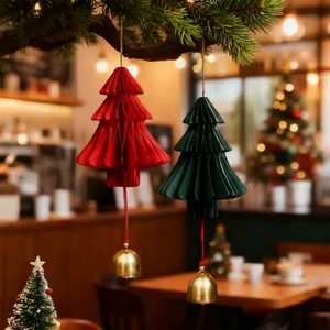 Feestelijke honingraat papieren kerstboomornamenten met gouden bellen voor decoratie