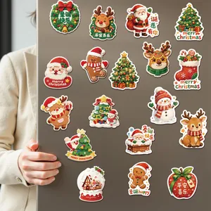 Sortierte Weihnachts-Kühlschrankmagnete mit Weihnachtsmann und Rentier auf einem Kühlschrank