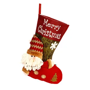 Kerstsok in rood en groen met 3D Kerstman en de tekst Merry Christmas