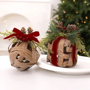 Décorations de Noël artisanales en bambou avec nœuds de velours rouge et pommes de pin