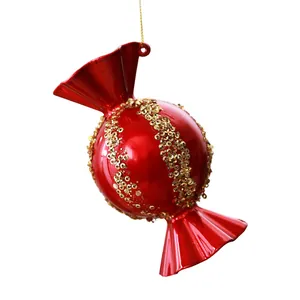 Funkelnder roter Weihnachtsbaumschmuck in Süßigkeitenform mit goldener Pailletten