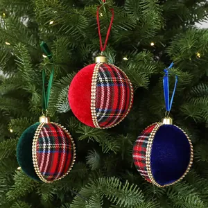 Juego de tres bolas de Navidad de 8 cm en terciopelo y cuadros para decorar el árbol