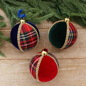 Bolas de Navidad de 8 cm de terciopelo y cuadros con brillantes detalles de strass
