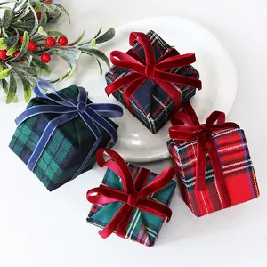 Decorazioni Appese a Forma di Scatola Regalo in Schiuma a Quadretti di Natale Fiocco di Velluto per Albero Festa di Natale Casa