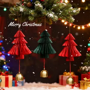 Set van drie feestelijke kerstboomhangers van honingraatpapier met gouden bellen