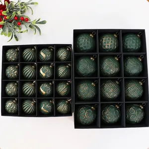 Set di palline di Natale verde scuro e oro antico in eleganti scatole portaoggetti nere