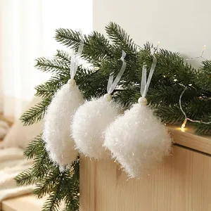 Lot de décorations de Noël blanches et duveteuses aux formes variées pour sapin