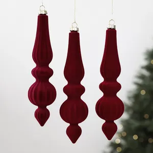 Élégant lot de trois suspensions de Noël en velours rouge suspendues verticalement