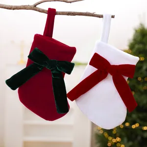 Calcetines de Navidad de terciopelo con lazos para decoración festiva