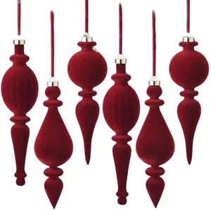 Juego de seis adornos navideños de terciopelo burdeos con formas únicas