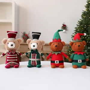 Adorable ensemble de quatre ours en peluche de Noël en costumes de soldat et d'elfe