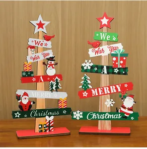 Handgefertigte Weihnachtsbaum-Tischdeko aus Holz mit Weihnachtsmann und Schneemann
