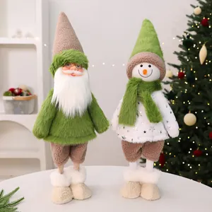 Pluche Kerstman en Sneeuwpop kerstpoppen met groene sjaals voor feestelijk decor